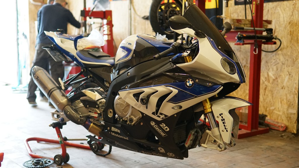 BMW S1000RR Шиномонтаж